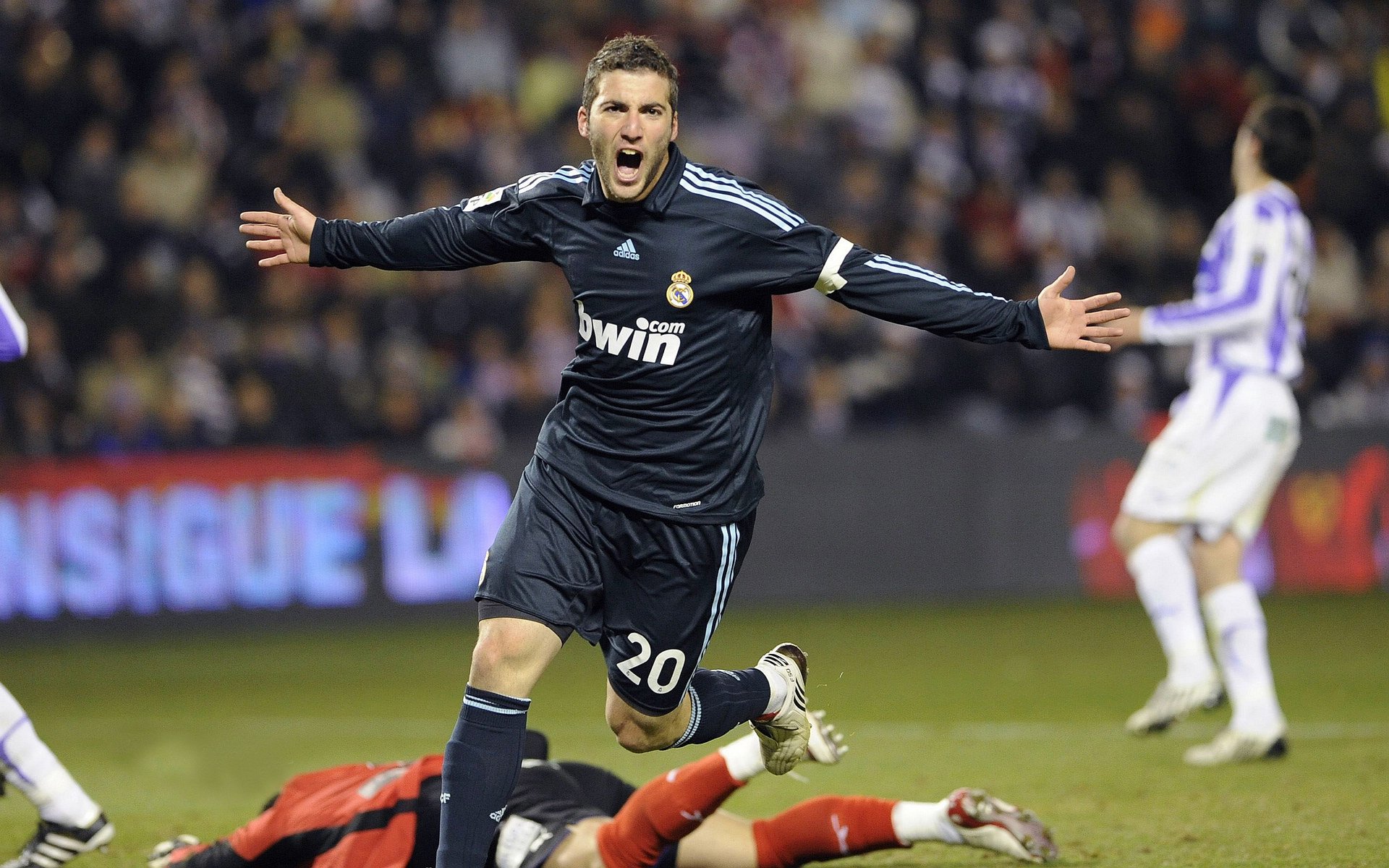 未来联盟的科技创新：虚拟现实成为观赛新宠，英雄联盟未来科技礼盒